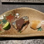Sushi Kikko - 秋刀魚の大葉挟み焼き　肝ソース
