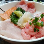 いちげん - 海鮮丼と煮魚定食（1580円）