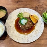 肉食家さんのハンバーグ にくきゅうグリル - 