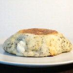 くのパン - ・バジル、フランス産 クリームチーズ、ドライトマト 294円/税込