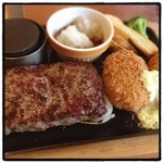 ココス - ビーフハンバーグステーキ＆帆立クリームコロッケ。
1,000kcalオーバー(°_°)