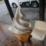 ソフトクリーム（300円）②up溶けるスピードから優良ソフトの予感！