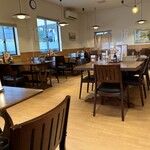 ももやま - 店内テーブル席