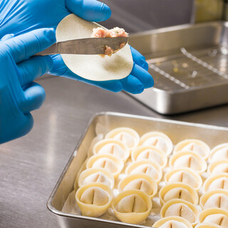 新鮮具材を毎日店仕込み。自家製【マルケン餃子】