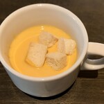 ロウリーズ・ザ・プライムリブ - 冷製パンプキンスープ