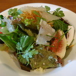 KITCHEN TSUNAGU - 生の無花果入りの野菜サラダ