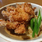 KITCHEN TSUNAGU - ブラックペッパーハンバーグ、オニオンフライ添え