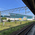 Chuuouken - 駅のホームから大きなスタジアムが見えます！