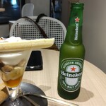CAFE&BAR FeRna - やっぱり、Heinekenはボトルから直飲みでしょ！