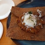 たまごとこなと - ★本日のガレット～5種ビーンズとスパイシーカレー温泉卵のせ(チーズ入り)