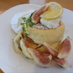 たまごとこなと - ★パンケーキ ～フレッシュいちじくとはちみつレモン レモンチーズムースと共に～
