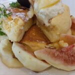 たまごとこなと - 新鮮なフルーツと食べるパンケーキは美味✨