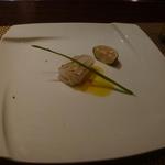 Samwells - 剣先イカの炙り、シブレット、柚子添え