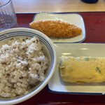 松江西津田食堂 - 雑穀米の中サイズ、卵焼き、魚フライで510円