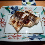 鮨小山 - さよりの炙り