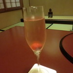 うかい竹亭 - 山桃のスパークリングワイン