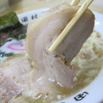 田村屋 - 厚切りｼﾞｭｰｼｰな柔らかチャーシュー。