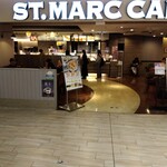 ST-MARC CAFE - すごく広いよ。