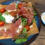 たまごとこなと - 生ハムサラダガレット(シーザードレッシング)