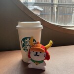 スターバックスコーヒー - 丸い窓とチョコレートムースラテ