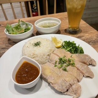 アジアンビストロ マクハリーナ_0