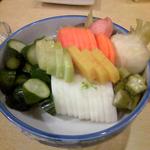 里葉亭 - 漬物の盛り合わせもビッグ。
