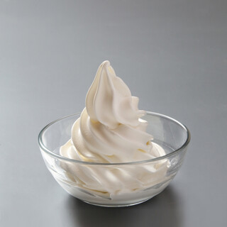 使用飛鎢牛奶製成的高級軟霜淇淋也很特別！