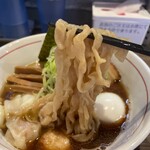 麺や 麟子鳳雛 - 麺リフト 手揉み麺