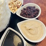 こひる庵 - ブラックココア200円　いももんクリーム250円　ぜんざいあん150円　ナッツ250円　トッピング安くて嬉しい♡