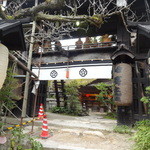 一燈銭 - 立派な門があります