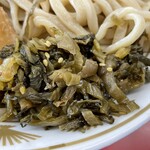 ラーメン もっけだの - 『青唐味噌つけ麺ニンニク野菜マシマシ+ネギ』の高菜漬け