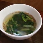 キッチン ブルー グローブ - ほうれん草スープのアップ