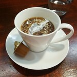 キッチン ブルー グローブ - ミルクを入れます