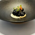 レミニセンス - ・鱧 コンテチーズ キャベツ
      鱧切包丁で丁寧に骨切りした鱧に 海苔の衣をつけて揚げられた
      ふわふわの鱧