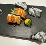 レミニセンス - 鰻の白焼き 飛騨牛タルタル
      レミニセンスのスペシャリテでもある鰻、なんとも形容し難いほど、美味しい鰻の横には、うずら卵の黄身がひっそりと？存在