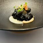 レミニセンス - ・鱧 コンテチーズ キャベツ
      鱧切包丁で丁寧に骨切りした鱧に 海苔の衣をつけて揚げられた
      ふわふわの鱧