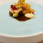 レミニセンス - オマールブルー
      オマール海老のエキスを使ったアメリケーヌソース、王道ながらフレンチらしい感動の一品 