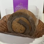 GODIVA - ショコラロールケーキ 561円