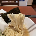 酒肴場 屯 - キリッと〆られたツルパツ麺の食感も抜群