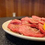 焼肉 すっきゃねん - 和牛並タン塩