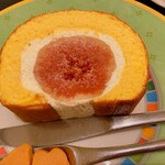 森のらくだ - いちじくが大きなロールケーキ