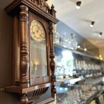 喫茶館 Bleu Montagne - 時を刻む古時計