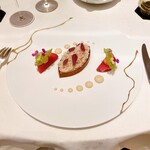 ロオジエ - カニ、紅芯大根、カニ味噌ソース