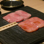 やきにく九 - 黒毛和牛タン元二種　豪奢食べ比べ