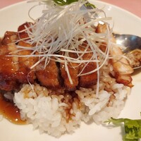 シェフス - パイコー丼(ひと口食べた後)