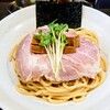 Hompou - 醤油つけ麺 並
                
                麺を覆い包む、巨大!豚肩ロース低温調理ロゼ色。
                柔らかジューシー、優しい味付けで美味しい！
                仕込みに手間がかかりそうな極太メンマ！
                カイワレ大根の辛みも良いアクセントです。