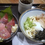 Maguro Ichiba - 鉄火丼と別の店のぶっかけうどん