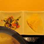 築地寿司清 - 小鉢（玉子焼き、青菜と貝の煮びたし）