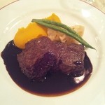 パリのワイン食堂 - 北海道産 エゾ鹿ロース肉のロースト