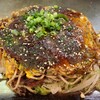 鉄華 - 肉玉そば(税込800円)
・茹で生中太麺(磯野製麺)
・カープソース(スパイシーで甘さ控えめ)
・焼き方:押さえない
・焼き上がりの形:綺麗な焼き上がり
・鉄板又はお皿で食べるのがスタンダード
